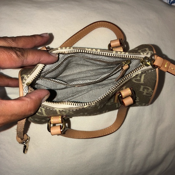 Dooney & Bourke wristlet - Picture 2 of 2